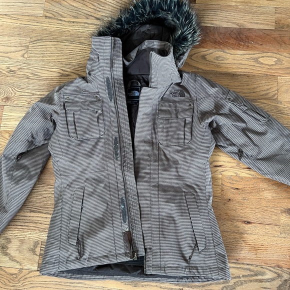 North Face Brown/beige Houndstooth Ski Jacket with faux fur hood - Picture 4 of 8